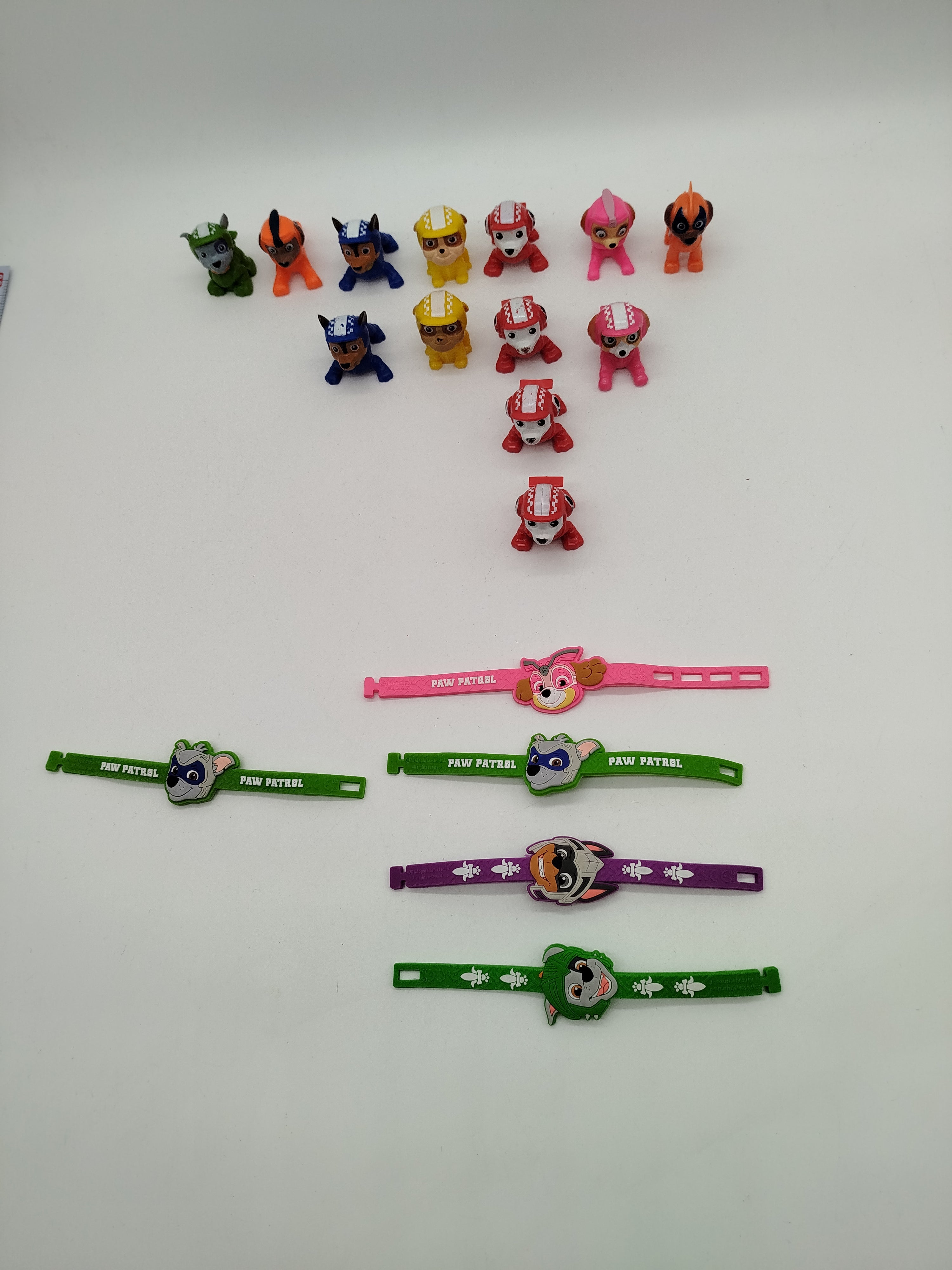 Paw Patrol - 13 Figuren und 5 Armbänder